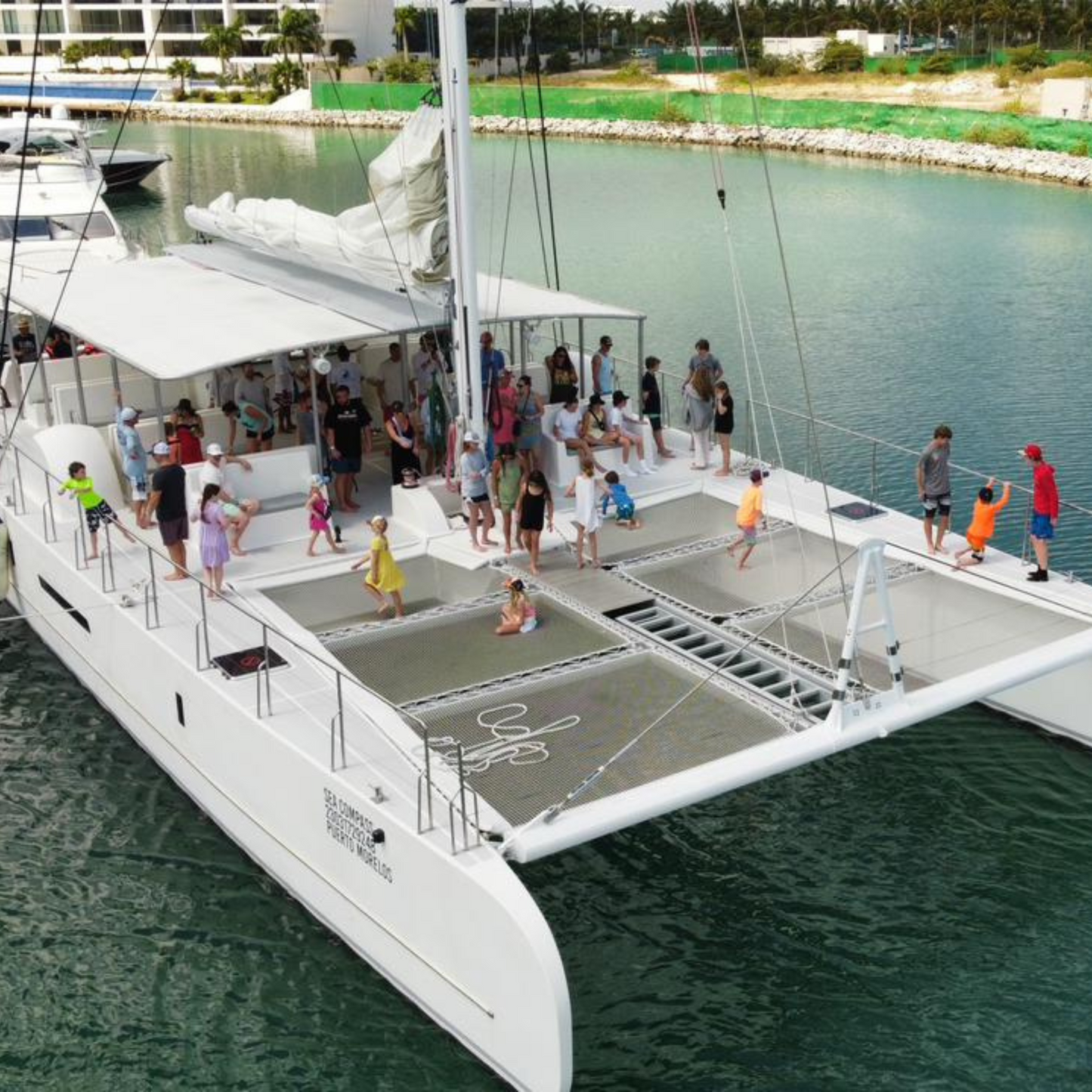82 Ft Catamaran Cancun (Cap Max 130 People)