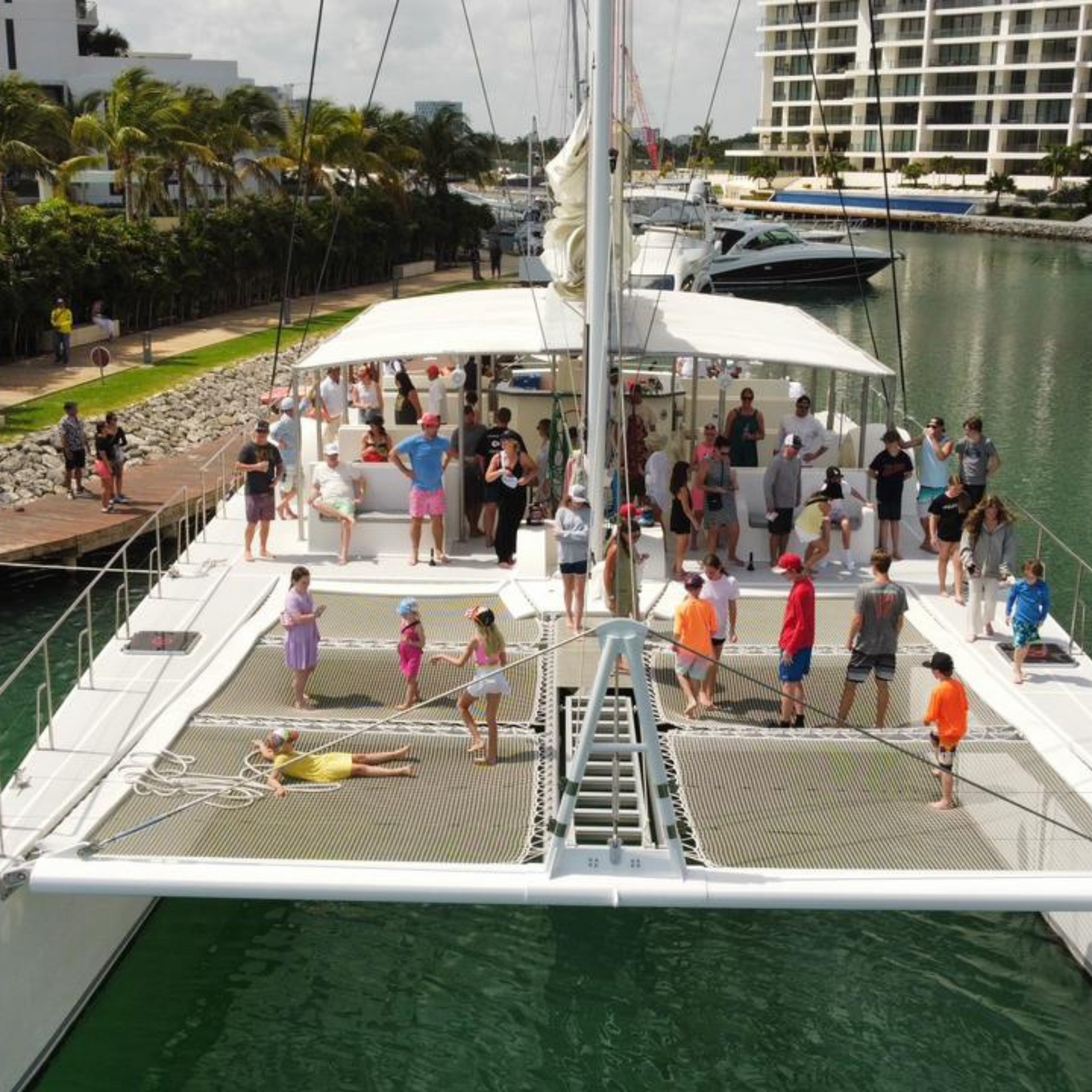 82 Ft Catamaran Cancun (Cap Max 130 People)